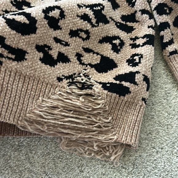 POL Distressed Animal Print Oversized Sweater - Picture 4 of 5